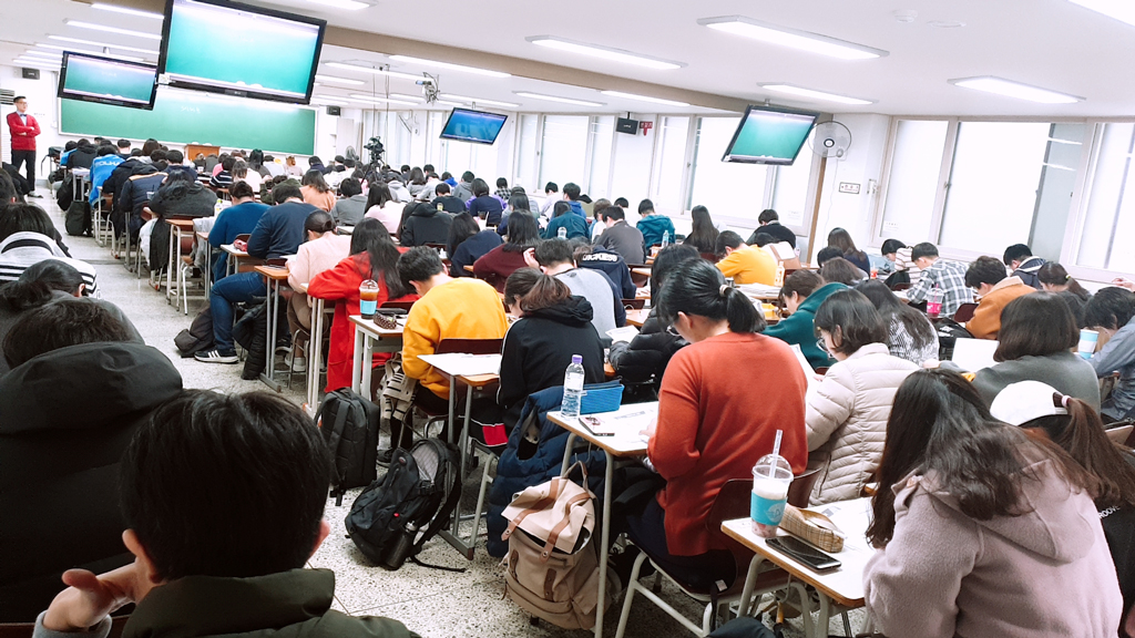 지금은 실전모의고사 시험중! 수험생 여러분의 합격을 기원합니다
